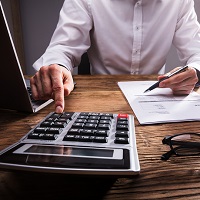 Разъяснен порядок действий налогоплательщика в случае пролонгации срока действия льготной ставки налога на прибыль в субъекте РФ