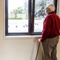 Скорректированы правила выдачи карантинных больничных гражданам старше 65 лет