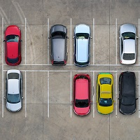 ВС РФ отменил штрафы за незаконную парковку, поскольку схема расстановки дорожных знаков не подтверждала нарушение ПДД