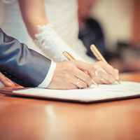 У граждан может появиться возможность при наличии уважительных причин подать заявление в ЗАГС за полгода до дня бракосочетания