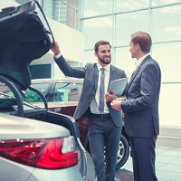 При использовании автомобиля в служебных целях организация не вправе включить в компенсацию затрат собственнику расходы на ГСМ, ремонт и другие траты