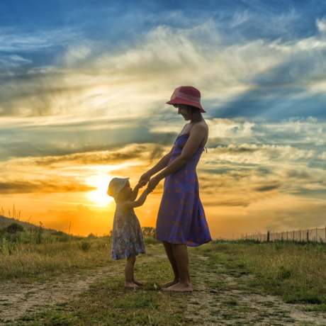 ФСС России подтвердил правомерность поочередного использования родителями отпуска по уходу за ребенком