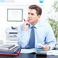 ИП и другие самозанятые лица должны подавать сведения о доходах в налоговый орган до окончания года