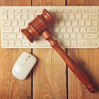 Приняты законы о применении в судах информационных технологий