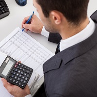 Можно ли в отчетности учреждения показать стоимость основных средств с учетом переоценки?