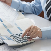 При вынесении фондом соцстрахования решения о непринятии к зачету расходов на выплату страхового обеспечения необходимо представить уточненный расчет