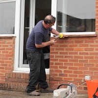 В целях ЕНВД бытовые услуги можно включить в реализацию товара или выделить отдельно