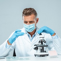 ВС РФ: для судмедэкспертизы документов требуется "полноценная" медлицензия