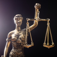 Привлечение к административной ответственности за незаконное вознаграждение от имени юрлица: обзор судебной практики ВС РФ
