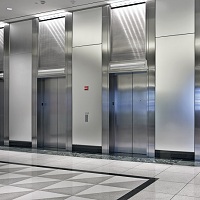 Роструд: работодатель обязан обеспечивать условия для использования лифтов при их наличии