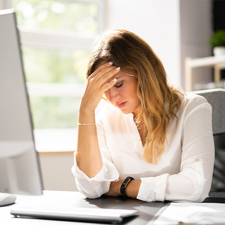 Суды заступились за не успевшую выполнить поручение из-за больничного работницу