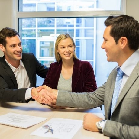 Роструд: закон запрещает выплату выходного пособия руководителю организации госсектора при увольнении по соглашению сторон