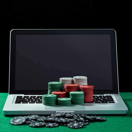 Депутаты предлагают штрафы до 1 млн руб за азартные игры с несовершеннолетними