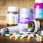 Медицинские организации смогут закупать лекарства для лечения некоторых редких заболеваний даже при отсутствии лицензии на фармацевтическую деятельность