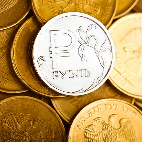 Суд: необходимо оплачивать работнику праздники в период трудоустройства после сокращения