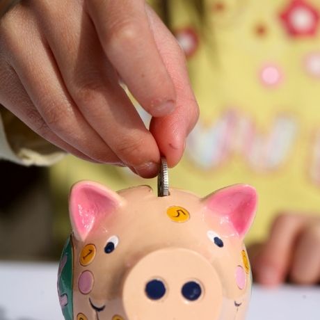 Правительство РФ установит единовременную выплату для школьников к 1 сентября