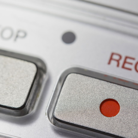 В УИК РФ внесены поправки, запрещающие адвокатам проносить в исправительные учреждения средства связи и устройства для аудио- и видеозаписи