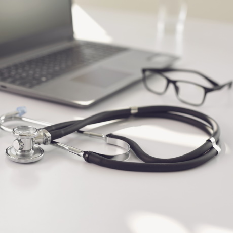 Минтруд России разъяснил некоторые вопросы направления офисных работников на медосмотр