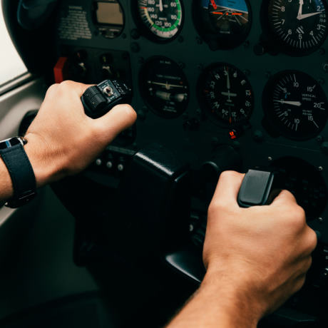 Само по себе носительство ВИЧ не должно ограничивать право на труд