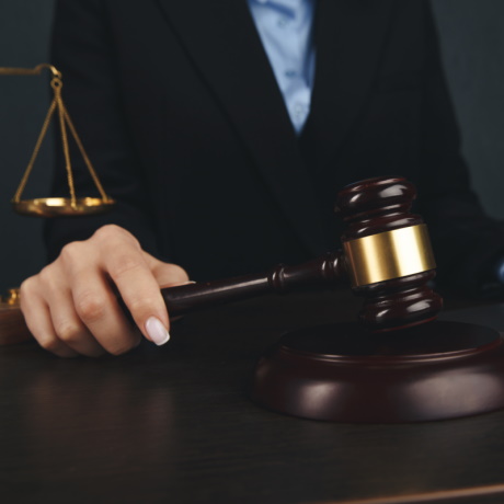 В обещании юридической помощи участникам несанкционированного митинга суд усмотрел призыв к участию в нем