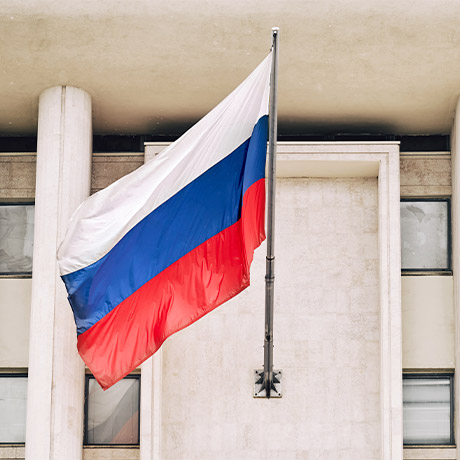 Российский флаг начнут размещать на зданиях учреждений молодежной политики