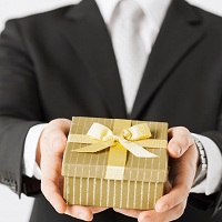 Правительство РФ предлагает установить перечень допустимых подарков для чиновников