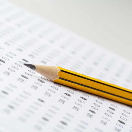 Минобрнауки России определило минимальные баллы ЕГЭ для поступления в вузы