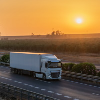 С 10 октября вводится запрет на грузовые автомобильные перевозки по территории РФ для перевозчиков из ряда недружественных стран