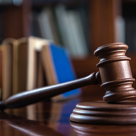 КС РФ: суды должны выносить решения на основании НПА большей юридической силы