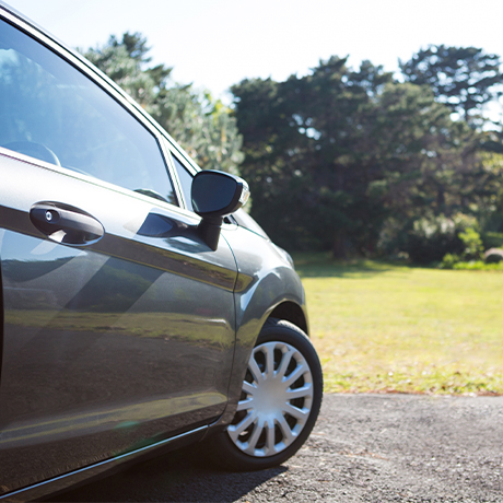Автомобилист не смог оспорить штраф 2 тыс. руб. за парковку на газоне без травы