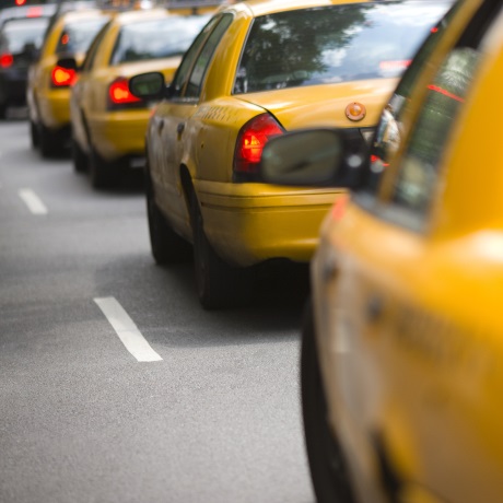 Долю отечественных автомобилей в таксопарках страны увеличат