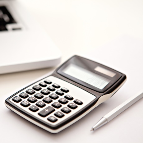 Когда и какие выплаты работникам учреждений суды признают нецелевыми или незаконными?