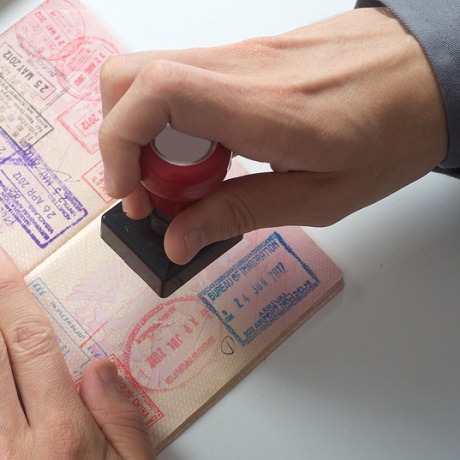 Кабмин предлагает ужесточить порядок получения разрешения на проживание в России