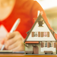 Разъяснено, что срок владения недвижимостью определяется по дате первоначальной госрегистрации права собственности на нее