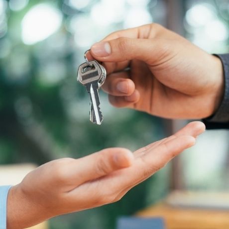 При налогообложении доходов от продажи апартаментов не применяется норма о минимальном сроке владения имуществом в три года