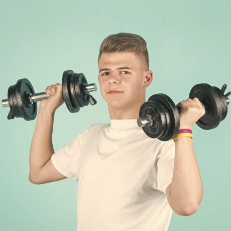 Минтруд России планирует сохранить нормы переноски тяжестей для подростков