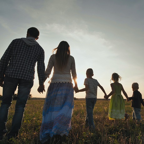 Госуслуги напомнили о трудовых льготах для многодетных родителей