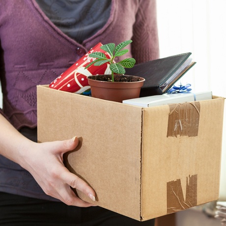 Трудовой договор по инициативе работника может быть расторгнут и в выходной день