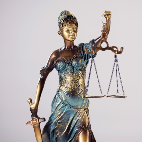 За нарушения в сведениях о доходах госслужащего наказать могут дважды