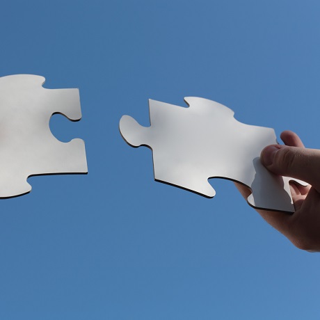 Сотрудник может работать не более 4 часов в день по каждому трудовому договору о работе по совместительству