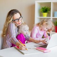 В Госдуме предложили удвоить ежемесячные выплаты одиноким родителям