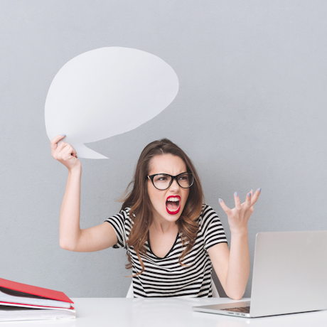 Негативный отзыв в книге жалоб не может быть основанием для увольнения