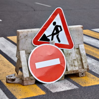 При каких условиях перекрытие дороги будет уважительной причиной для пропуска работы?
