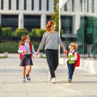 Родителям планируют давать отпуск без сохранения зарплаты в День знаний