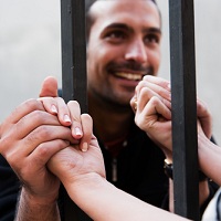 Запрет на длительные свидания для пожизненно заключенных в первые 10 лет лишения свободы признан неконституционным