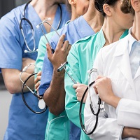 Минтруд России предложил расширить категории медработников, которые получаютспециальную социальную выплату