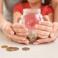 Определены правила назначения ежемесячной выплаты на ребенка до трех лет из средств маткапитала