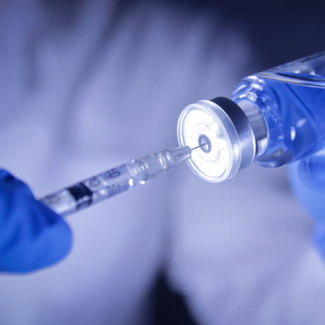 Правительство РФ уточнило порядок обращения вакцин от COVID-19 с увеличенным сроком годности
