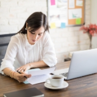 Как работнику подписывать заявление о выдаче документов, связанных с работой, если взаимодействие с работодателем осуществляется посредством ЭКДО?