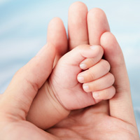 В 50 столичных МФЦ с сегодняшнего дня родители могут получить документы на новорожденного "одним пакетом"